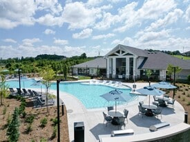 The Crest at Oakwood in Oakwood, GA - Building Photo