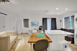 3215 NE 7th St, Unit SI FL2-ID1504119P in Pompano Beach, FL - Foto de edificio - Building Photo