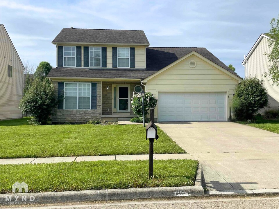 633 Brighton St in Pickerington, OH - Building Photo