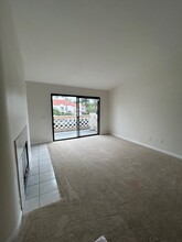 9419 Fairgrove Ln, Unit 202 in San Diego, CA - Foto de edificio - Building Photo