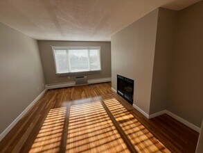 50 Evergreen St, Unit #11 in Boston, MA - Foto de edificio - Building Photo