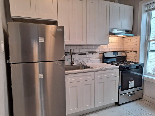 23-82 28th St in Queens, NY - Building Photo - Building Photo