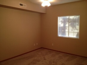 2707 Triple Crown Ln-Unit -03 in Iowa City, IA - Building Photo - Building Photo