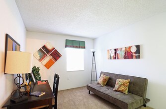 Harbour Cay in Largo, FL - Building Photo - Building Photo