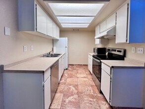 5965 E Shields Ave in Fresno, CA - Building Photo - Building Photo