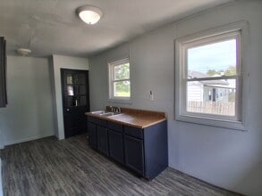 1497 E Fairchild St in Danville, IL - Building Photo - Building Photo