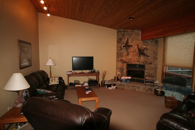 641 Sunburst Dr in Big Sky, MT - Foto de edificio - Building Photo