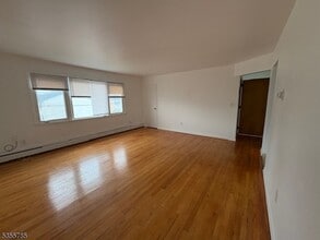 202 S Main St in Hackensack, NJ - Building Photo - Building Photo