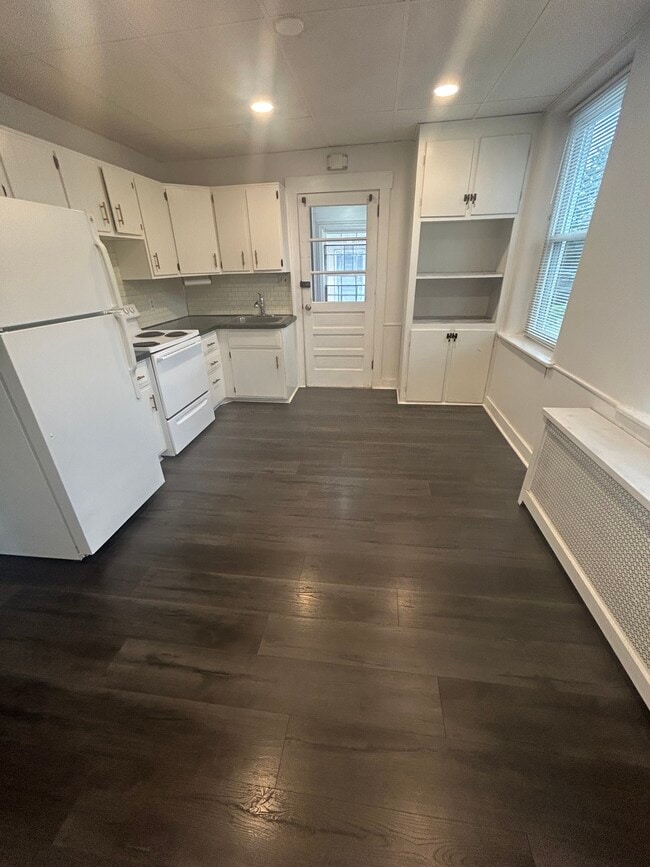 304 S State St, Unit 304 -1 Upstairs in Ephrata, PA - Building Photo - Building Photo