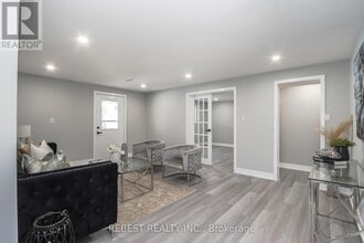 92 Lillian Crescent in Barrie, ON - Building Photo - Building Photo