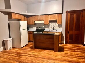 133 Parker St, Unit 2 in Cincinnati, OH - Foto de edificio - Building Photo