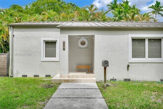 295 De Leon Dr in Miami Springs, FL - Building Photo - Building Photo