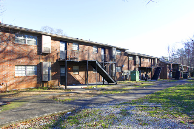 The Silvertree Apartments in Hueytown, AL - Foto de edificio - Building Photo