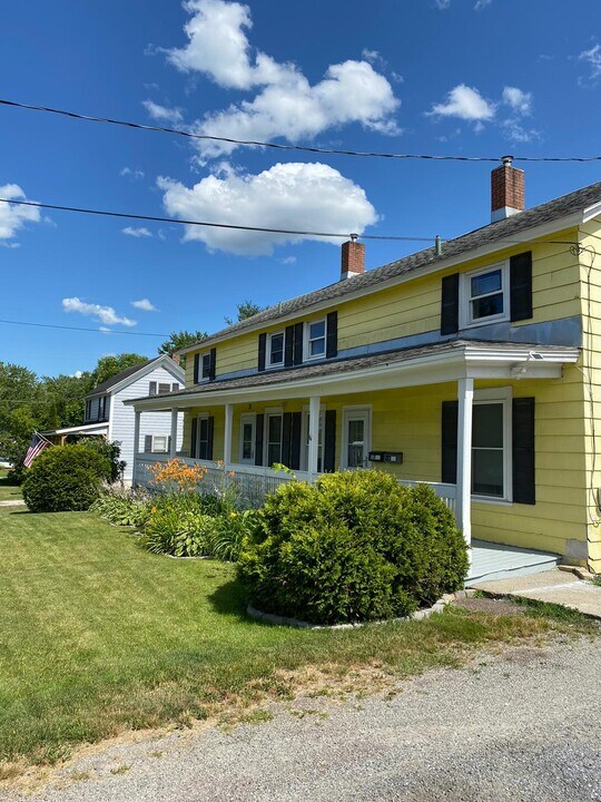 12 Monkton Rd in Vergennes, VT - Building Photo