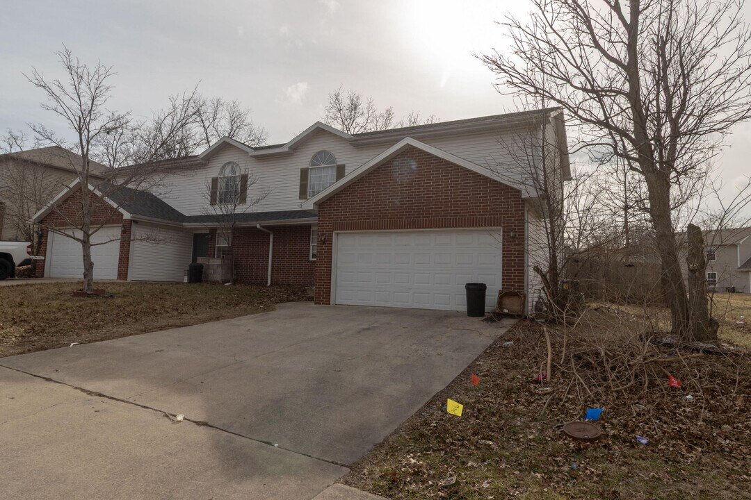 1661 N Doulton Dr in Columbia, MO - Building Photo