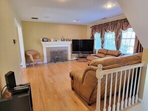 1 Barry Dr in Ashland, MA - Building Photo - Building Photo