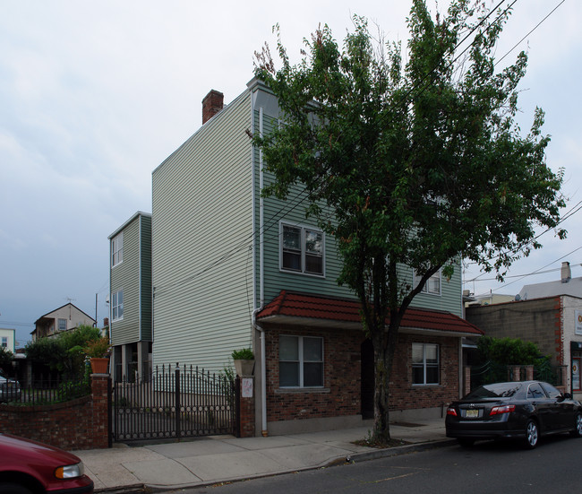 219 E Kinney St in Newark, NJ - Building Photo - Building Photo