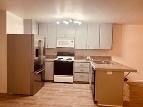 2125 Hamilton Ave in North Bend, OR - Foto de edificio - Building Photo