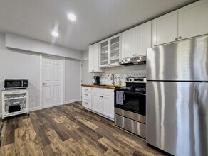 413 Jefferson St in Pella, IA - Building Photo - Building Photo