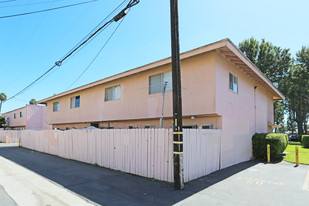 14260 Village Way in Westminster, CA - Foto de edificio - Building Photo