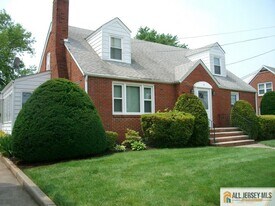 6 Linwood Pl in North Brunswick, NJ - Building Photo