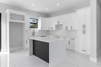 2603 3rd St SW in Lehigh Acres, FL - Foto de edificio - Building Photo