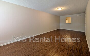 8402 McGirts Village Ln in Jacksonville, FL - Building Photo - Building Photo