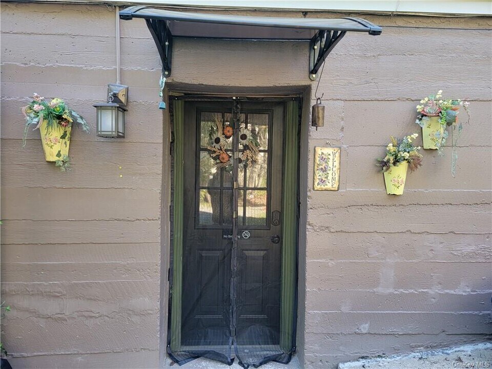 134 Burlingham Rd, Unit 1F in Bloomingburg, NY - Building Photo