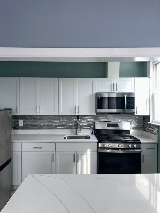 209 Danforth Ave in Jersey City, NJ - Building Photo