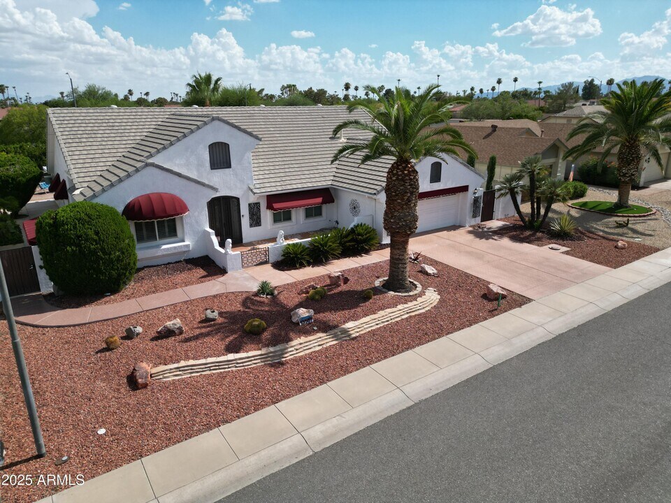 13507 W Sky Hawk Dr in Sun City West, AZ - Foto de edificio
