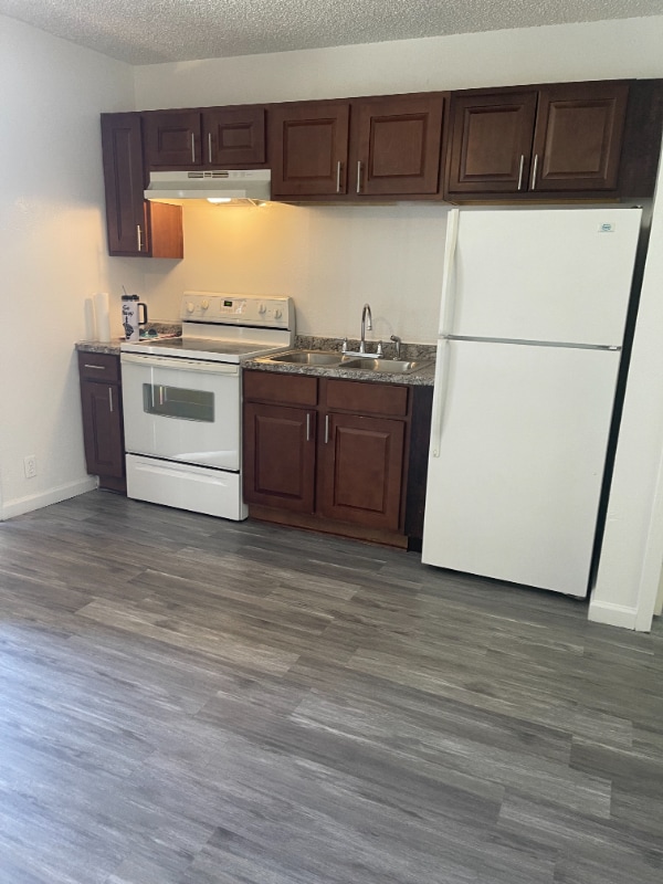 property at 220 W 9th St