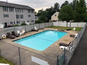 5 Georgetown Dr in Nashua, NH - Building Photo - Building Photo
