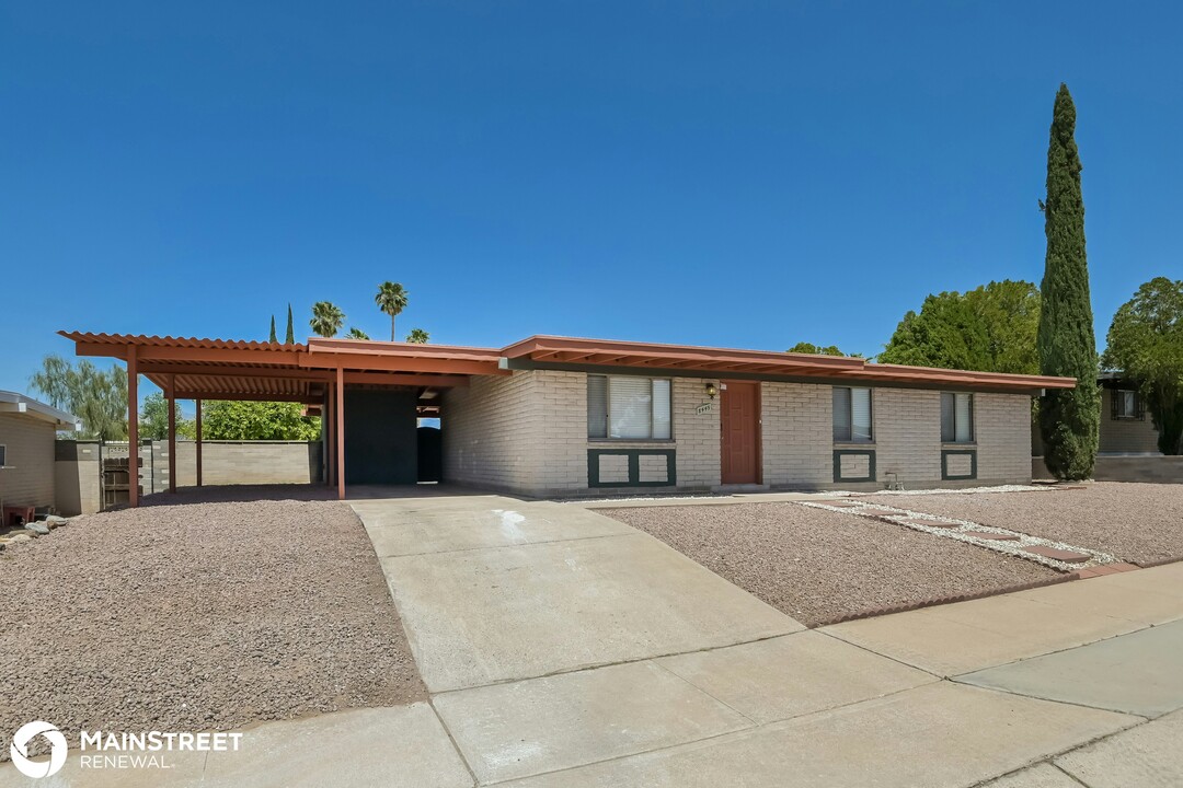 8449 E 24th St in Tucson, AZ - Building Photo