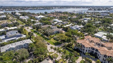 1019 7th St S in Naples, FL - Building Photo - Building Photo