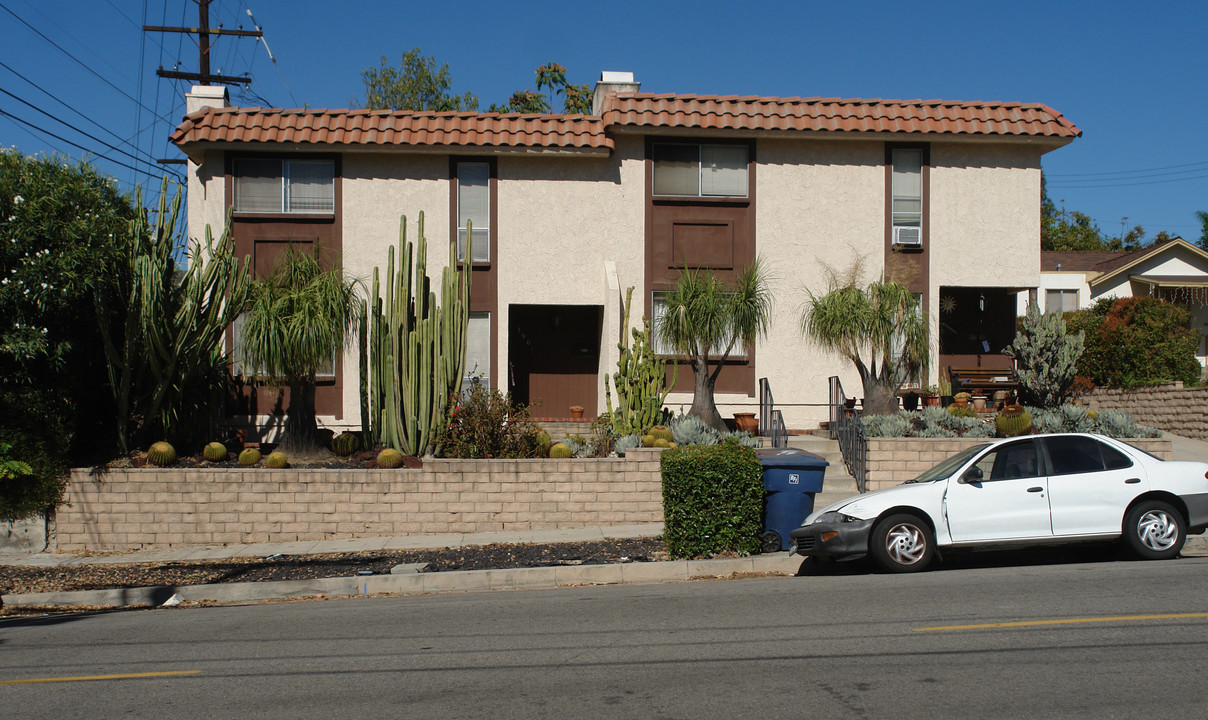 3901 Park Pl in Montrose, CA - Foto de edificio