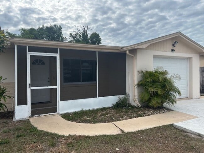 3034 Holiday Lake Dr in Holiday, FL - Building Photo - Building Photo