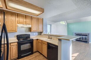 12404 E Tennessee Cir in Aurora, CO - Building Photo