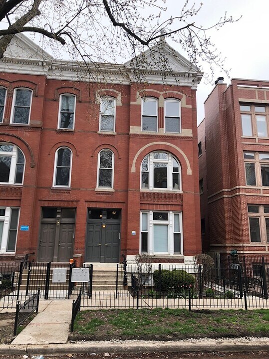 1323 N Wicker Park Ave, Unit 1 in Chicago, IL - Foto de edificio