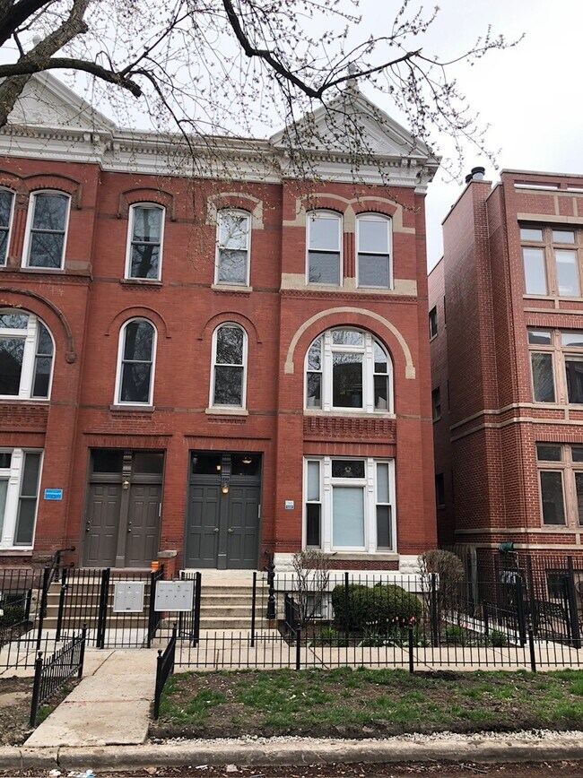 1323 N Wicker Park Ave, Unit 1