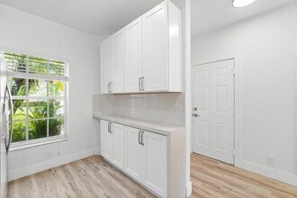 6427 Park Lake Cir in Boynton Beach, FL - Foto de edificio - Building Photo