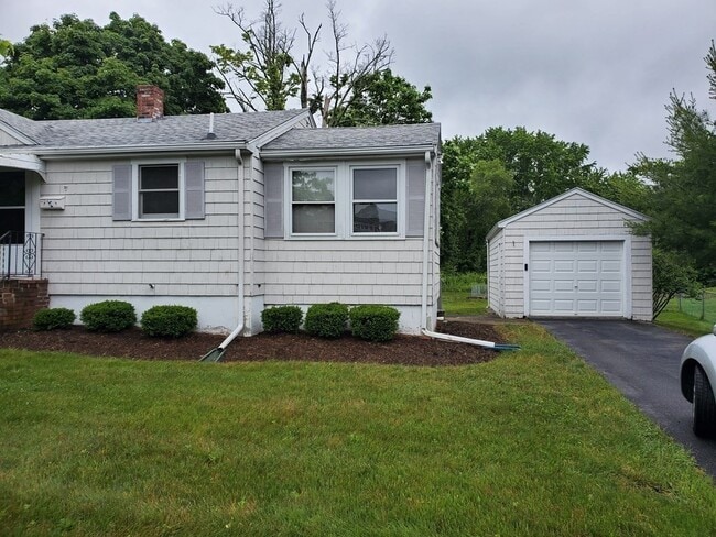 192 Spring St in Bridgewater, MA - Building Photo - Building Photo