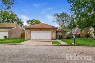 535 Shady Brook Dr in Stafford, TX - Building Photo