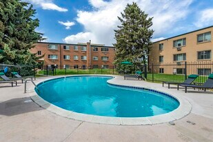 Royal Gardens Apartments in Greeley, CO - Building Photo