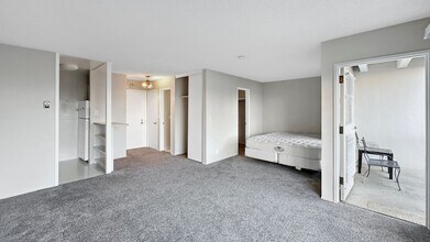 4 Captain Dr in Emeryville, CA - Building Photo - Building Photo