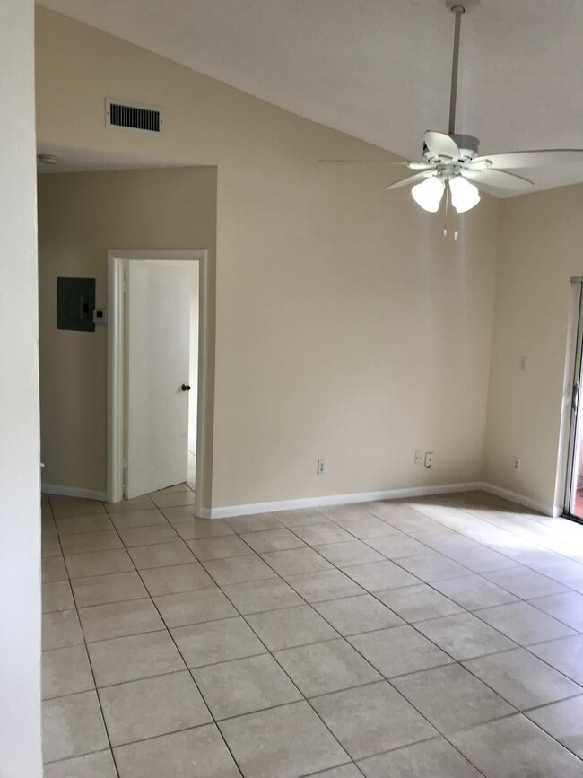 671 Cypress Lake Blvd-Unit -D21 in Pompano Beach, FL - Building Photo - Building Photo