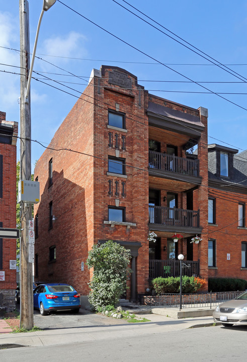 James & Forest Building 8 in Hamilton, ON - Building Photo