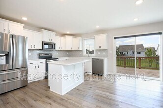 1255 NW Pne Blf Cir in Waukee, IA - Building Photo - Building Photo