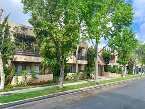 Saint Louis Apartments in Long Beach, CA - Building Photo - Primary Photo