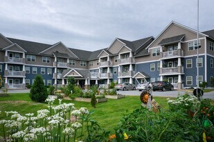 9 Joshua Way in Essex Junction, VT - Building Photo