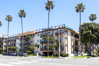 San Marcos Apartments in Redondo Beach, CA - Foto de edificio - Building Photo